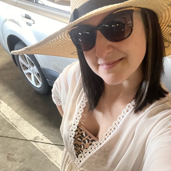 Meet your Posher, Amanda - Picture 3 of 11